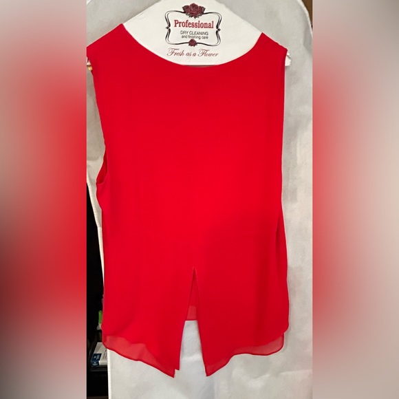 BCBG MAX AZRIA RED BLOUSE LACE DETAIL - Picture 2 of 3